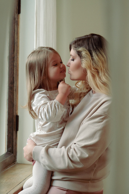 Заказать семейную фотосессию в студии с детьми в Екатеринбурге от Fashion Box
 – фото № 19