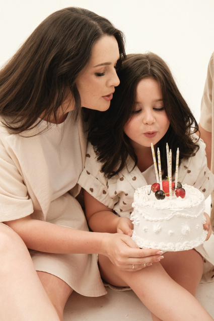 Заказать семейную фотосессию в студии с детьми в Екатеринбурге от Fashion Box
 – фото № 32