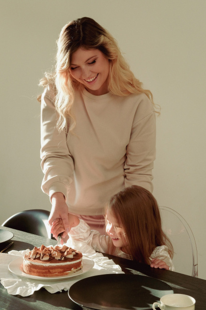 Заказать семейную фотосессию в студии с детьми в Екатеринбурге от Fashion Box
 – фото № 18