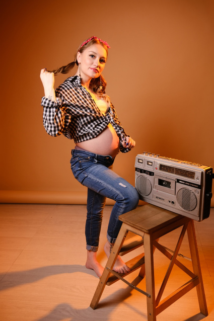 Заказать фотосессию для беременных в студии от компании Fashion Box в Екатеринбурге
 – фото № 35