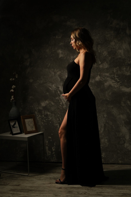 Заказать фотосессию для беременных в студии от компании Fashion Box в Екатеринбурге
 – фото № 10