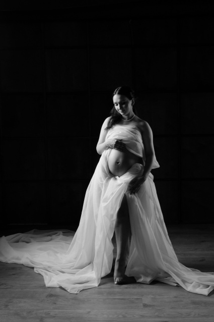 Заказать фотосессию для беременных в студии от компании Fashion Box в Екатеринбурге
 – фото № 8