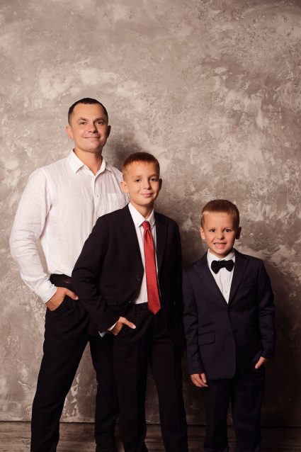Заказать семейную фотосессию в студии с детьми в Екатеринбурге от Fashion Box
 – фото № 7