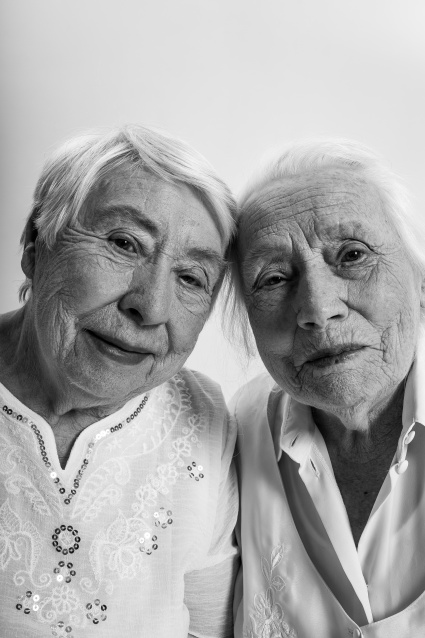 Заказать семейную фотосессию в студии с детьми в Екатеринбурге от Fashion Box
 – фото № 20