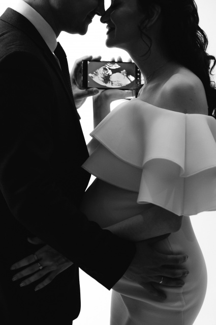 Заказать фотосессию для беременных в студии от компании Fashion Box в Екатеринбурге
 – фото № 5