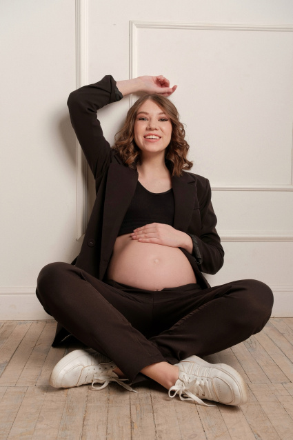 Заказать фотосессию для беременных в студии от компании Fashion Box в Екатеринбурге
 – фото № 22