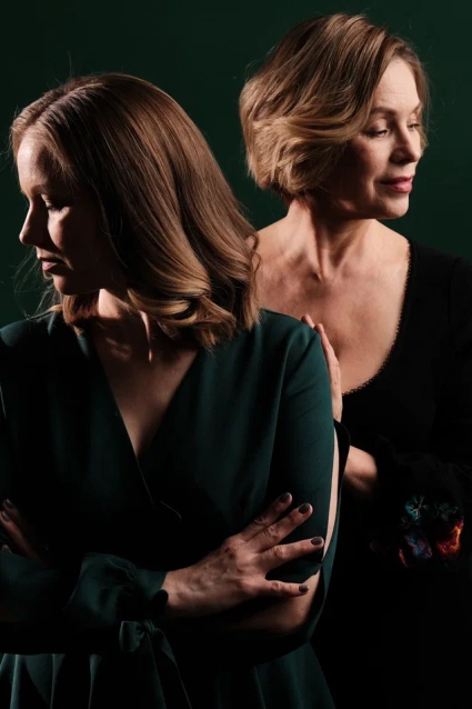 Заказать фотосессию для 2-х подруг в студии в Екатеринбурге от фотостудии Fashion Box

 – фото № 4