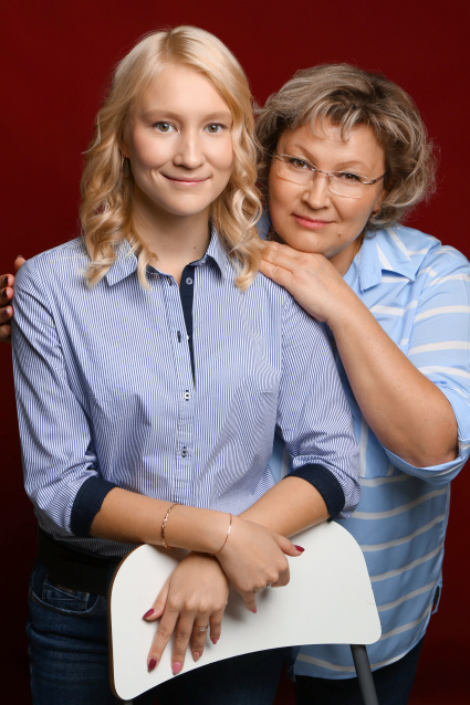 Заказать семейную фотосессию в студии с детьми в Екатеринбурге от Fashion Box
 – фото № 20