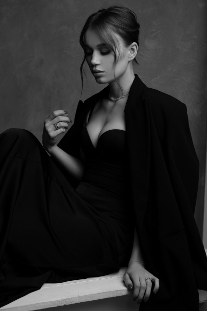 Заказать индивидуальную фотосессию в 2-х образах в Екатеринбурге по лучшим ценам от компании Fashion Box

 – фото № 23