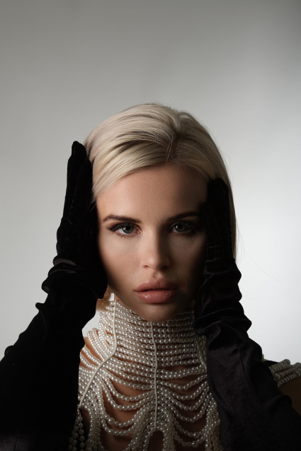 Заказать индивидуальную фотосессию в 2-х образах в Екатеринбурге по лучшим ценам от компании Fashion Box

 – фото № 13