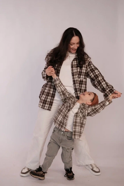 Заказать семейную фотосессию в студии с детьми в Екатеринбурге от Fashion Box
 – фото № 9