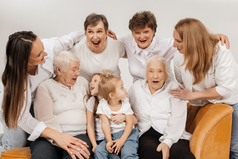 Заказать семейную фотосессию в студии с детьми в Екатеринбурге от Fashion Box
 – фото № 29