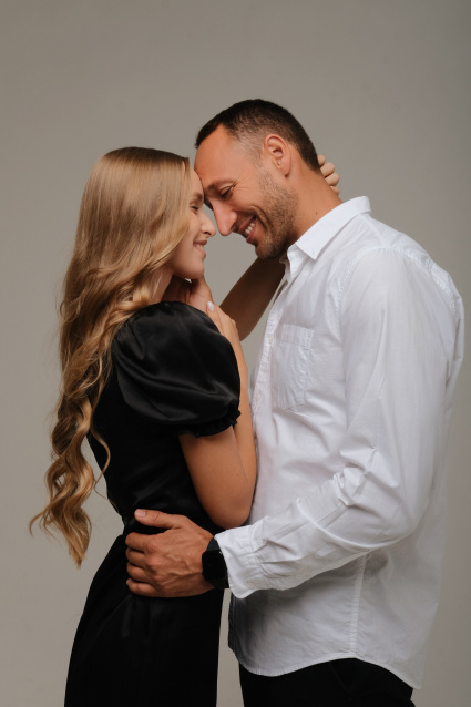 Заказать фотосессию Love Story в студии от сети фотостудий Fashion Box в Екатеринбурге

 – фото № 15