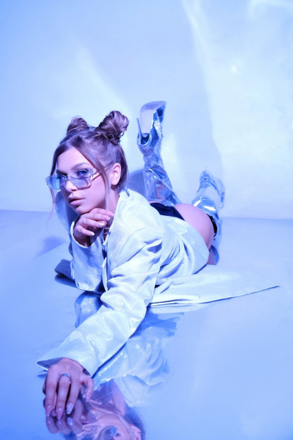 Заказать индивидуальную фотосессию в 2-х образах в Екатеринбурге по лучшим ценам от компании Fashion Box

 – фото № 12