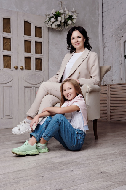 Заказать семейную фотосессию в студии с детьми в Екатеринбурге от Fashion Box
 – фото № 8