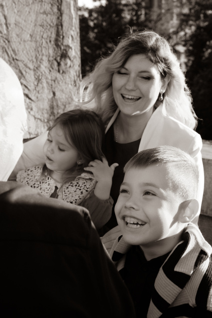 Заказать семейную фотосессию в студии с детьми в Екатеринбурге от Fashion Box
 – фото № 6