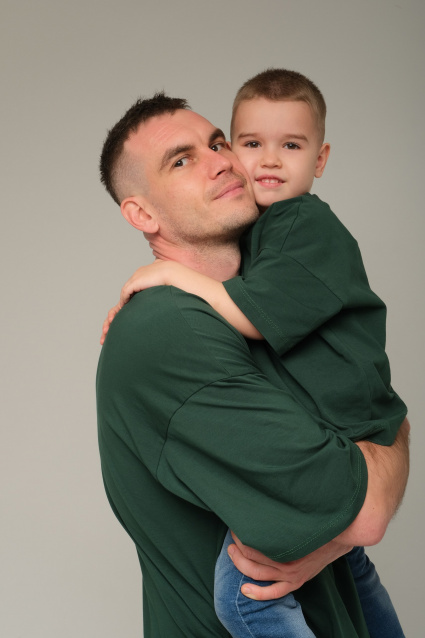 Заказать семейную фотосессию в студии с детьми в Екатеринбурге от Fashion Box
 – фото № 3