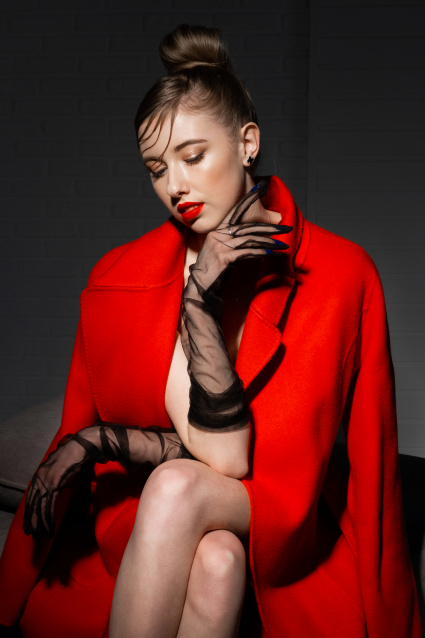 Заказать индивидуальную фотосессию в 2-х образах в Екатеринбурге по лучшим ценам от компании Fashion Box

 – фото № 15