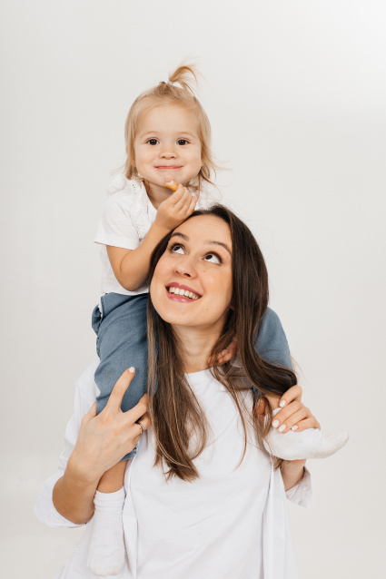 Заказать семейную фотосессию в студии с детьми в Екатеринбурге от Fashion Box
 – фото № 22